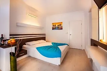 Puya Hotel *